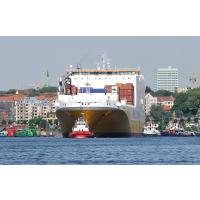 3355_5468 Frachtschiff auf der Elbe - Hafenschlepper am Schiffsbug. | 